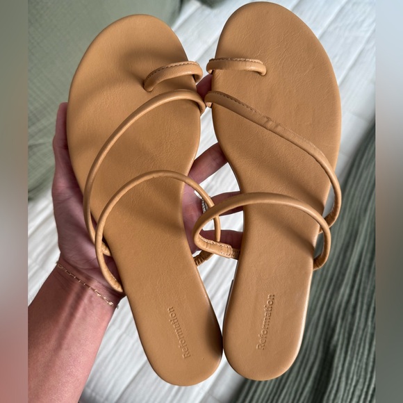 Reformation Ludo Toe Ring Strappy Flat Sandal - Picture 2 of 7